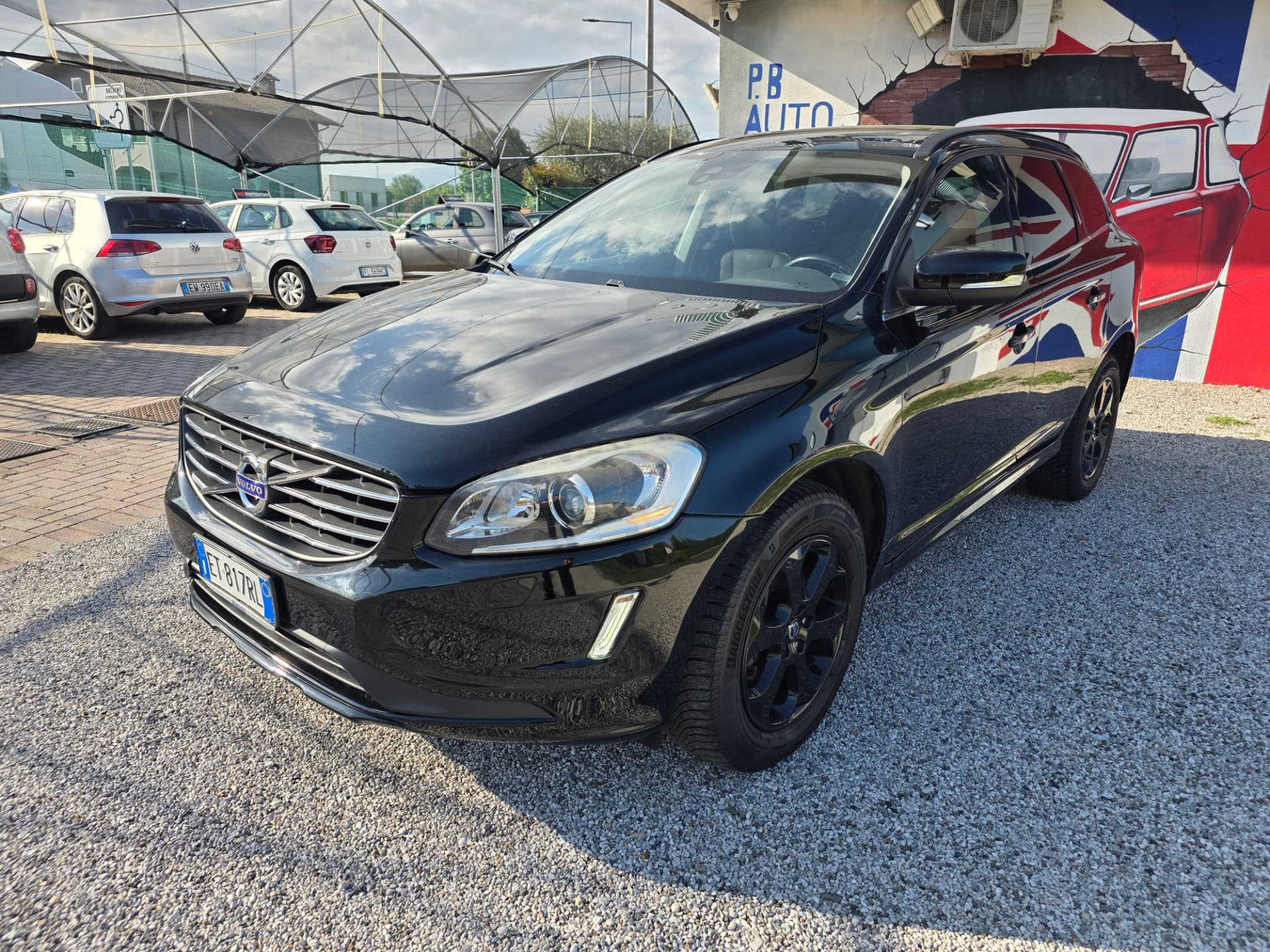 Volvo XC60 2.4 D4 Momentum AWD venduta